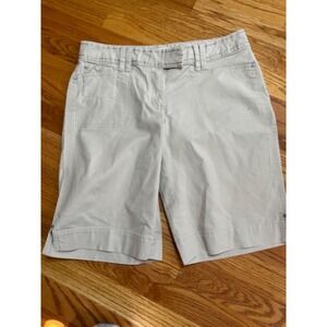 White House Black Market Bermuda Shorts Khaki Beige Pockets Womens Size 4 Perfec